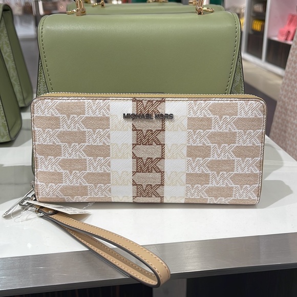 MICHAEL KORS Leather Continental Phone Holder Wristlet Wallet 
Camel 
NWT - Picture 16 of 16